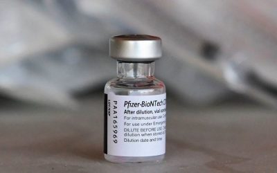 Las acciones de Pfizer suben un 2,5% luego de que la FDA aprobara su vacuna
